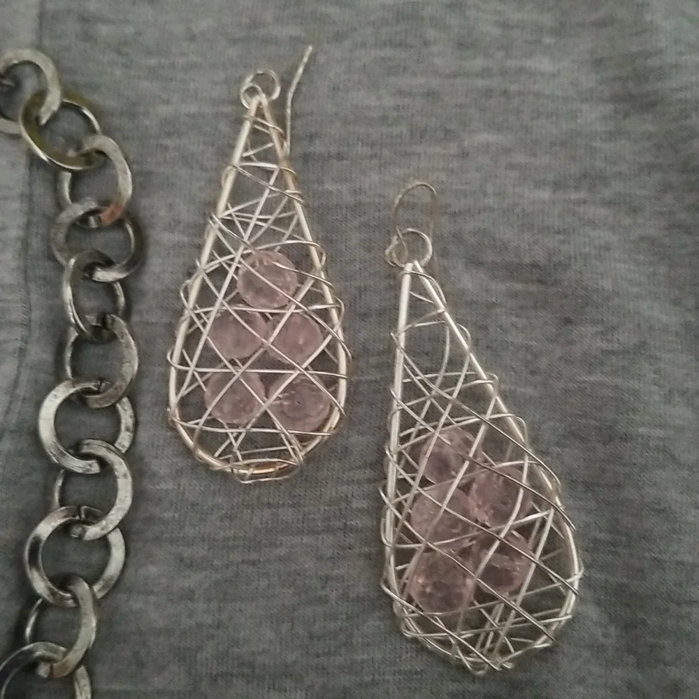 3 for 15.00 Silvertone statement necklace and matching earrings - Picture 3 of 4